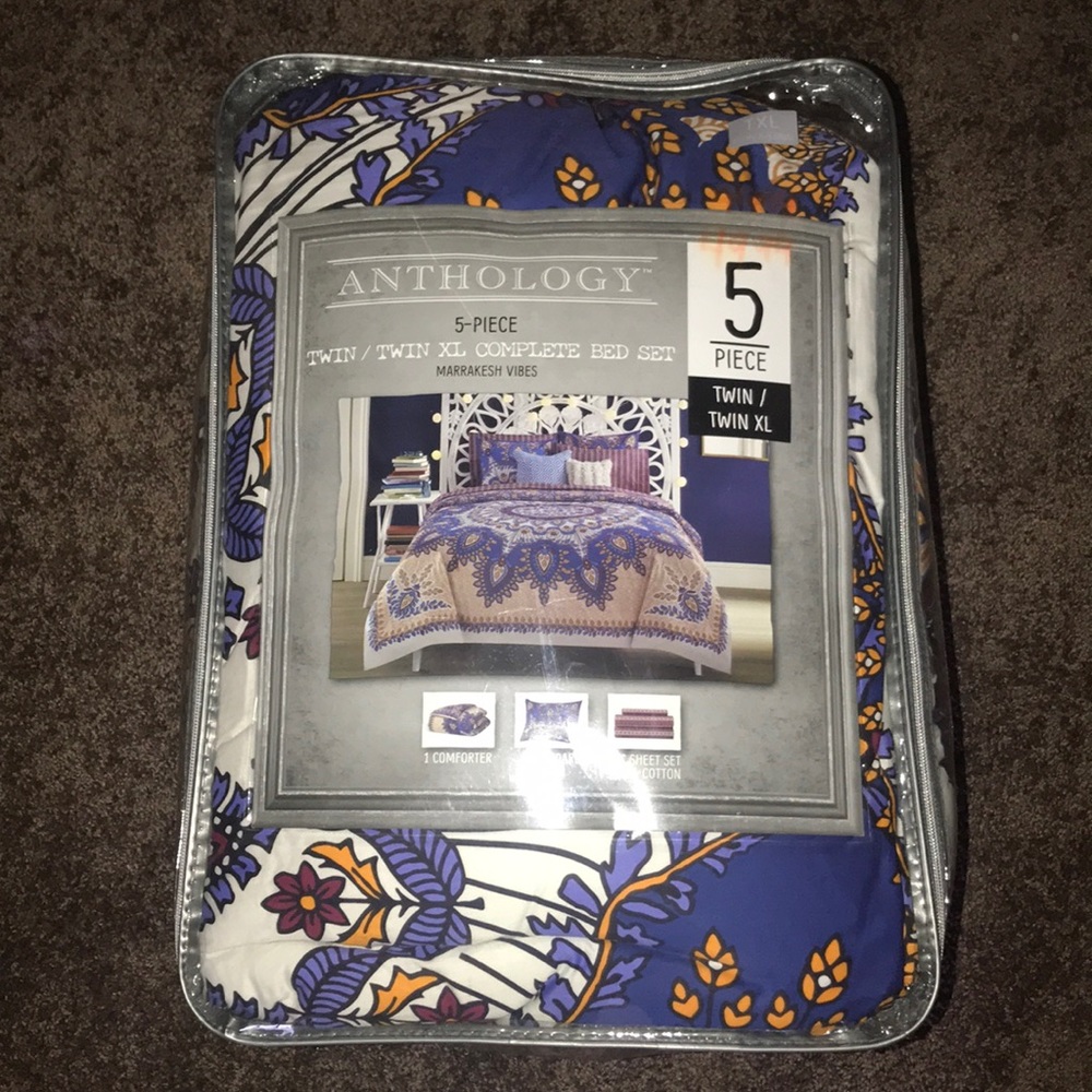 Anthology Comforter Set